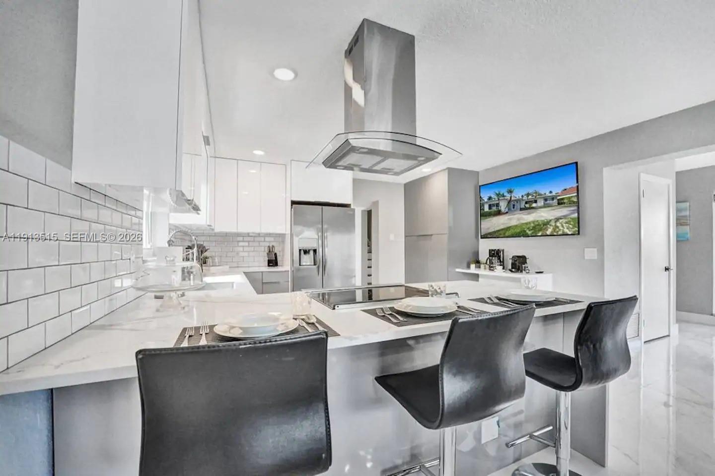 HOLLYWOOD LAKES SECTION - Residential Lease
