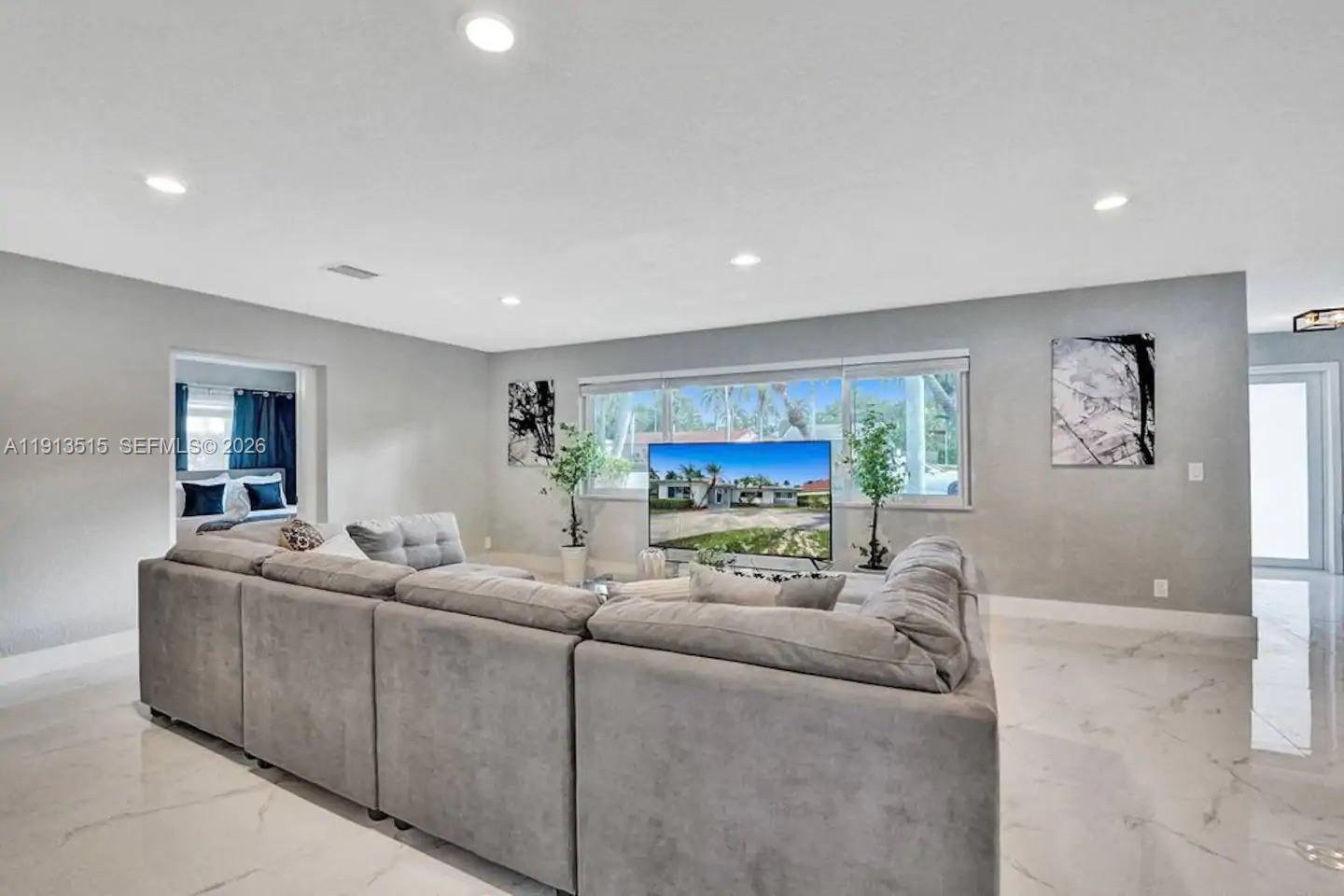HOLLYWOOD LAKES SECTION - Residential Lease