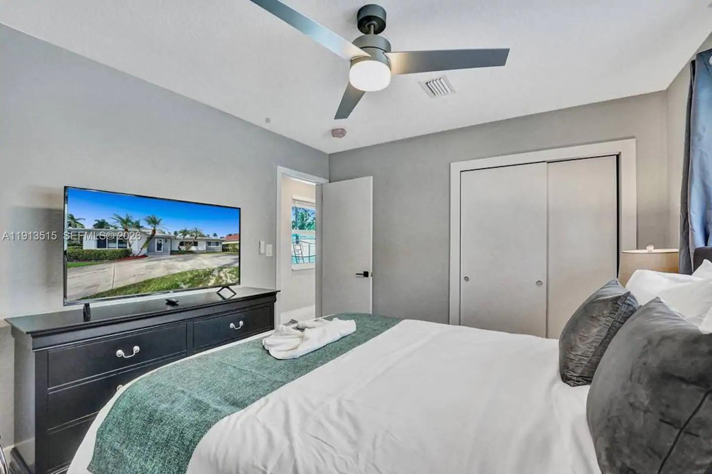 HOLLYWOOD LAKES SECTION - Residential Lease
