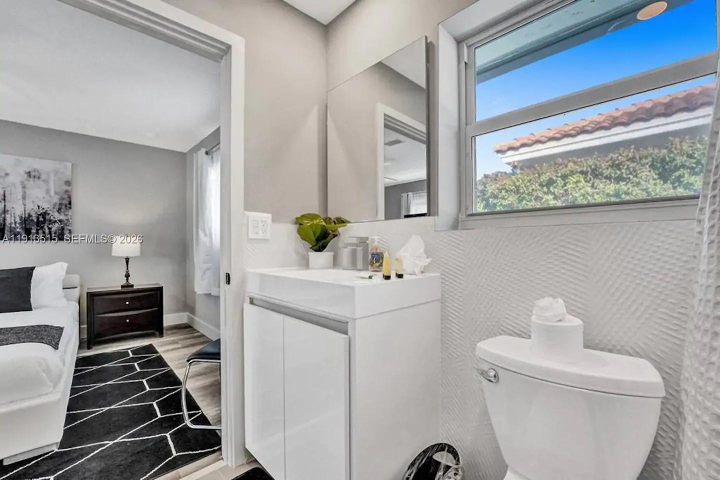 HOLLYWOOD LAKES SECTION - Residential Lease