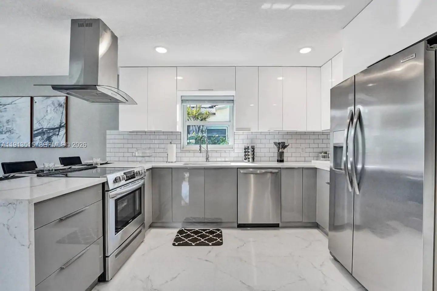 HOLLYWOOD LAKES SECTION - Residential Lease