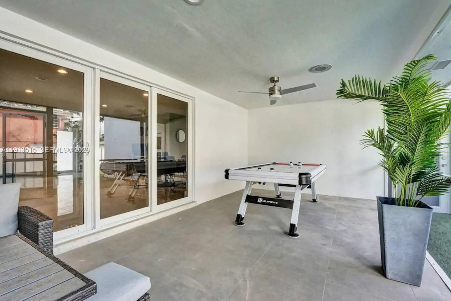 HOLLYWOOD LAKES SECTION - Residential Lease