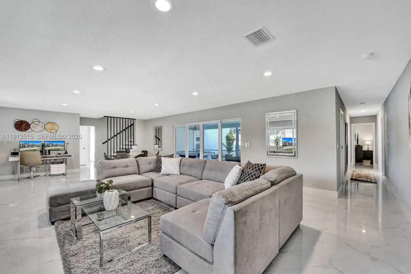 HOLLYWOOD LAKES SECTION - Residential Lease