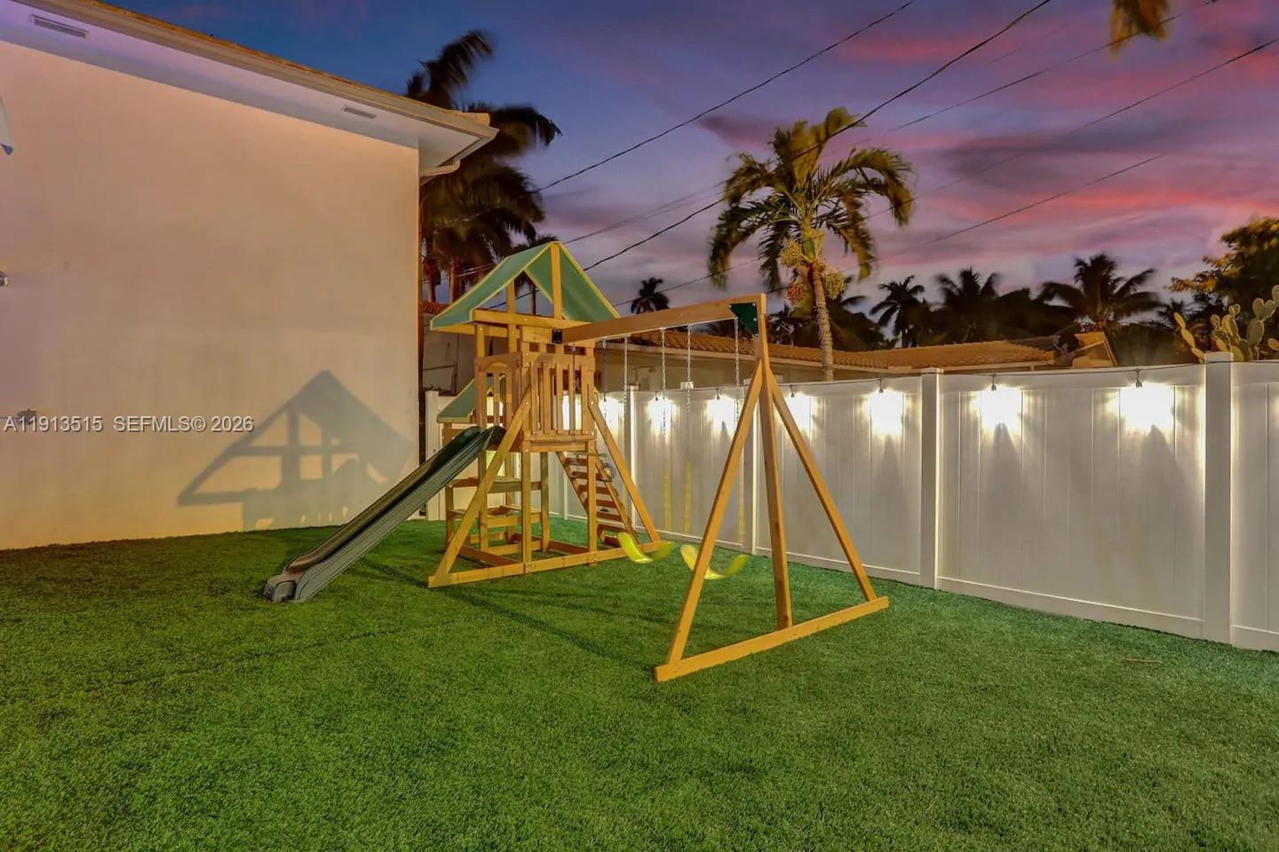 HOLLYWOOD LAKES SECTION - Residential Lease