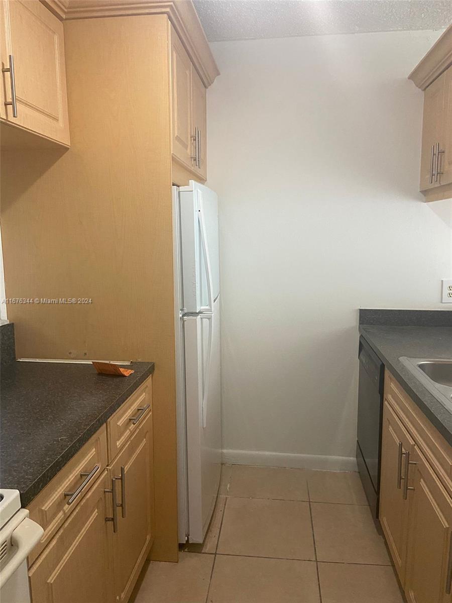 COUNTRY GARDENS CONDO - Residential Lease
