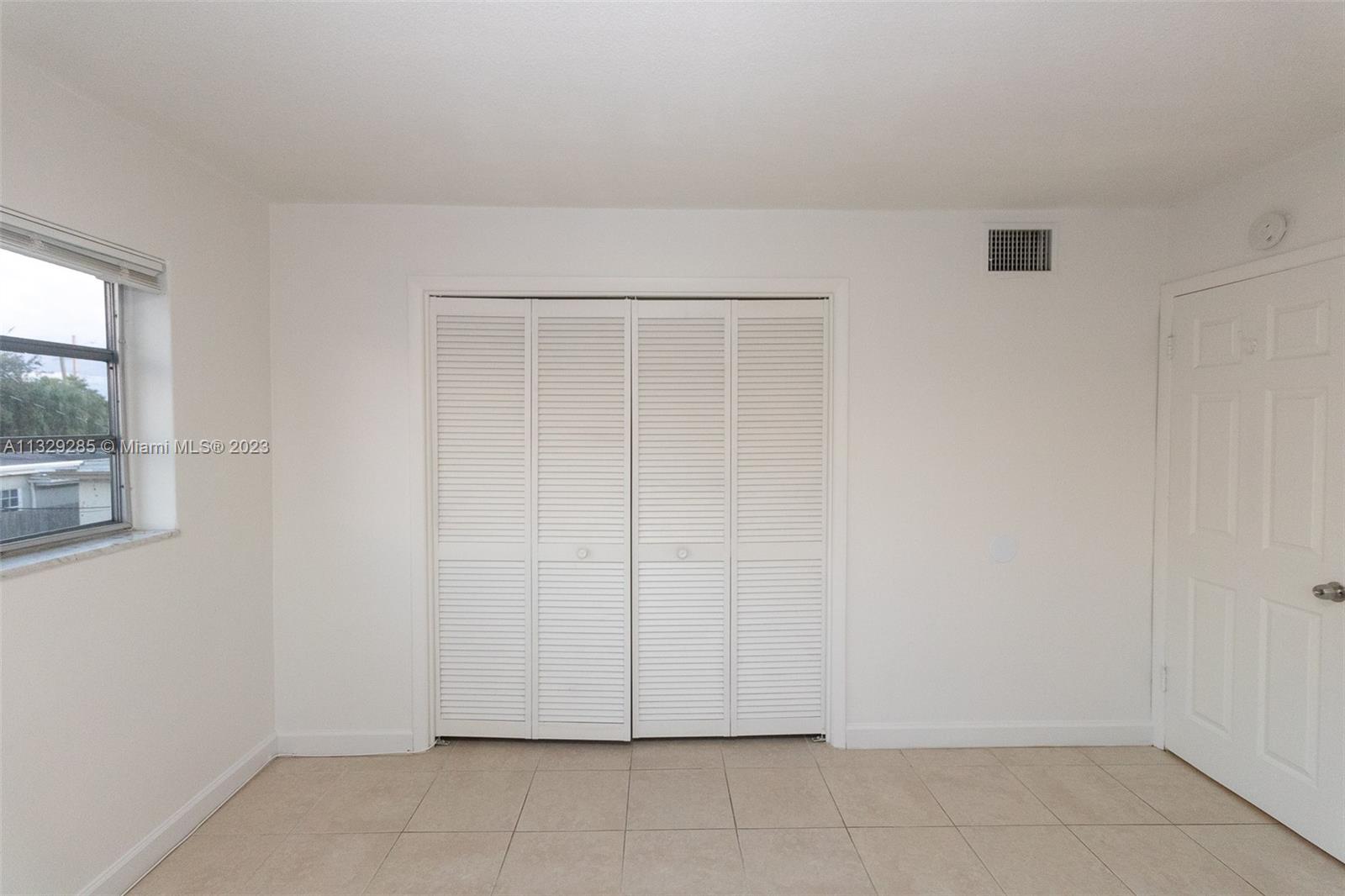 HOLLYWOOD LITTLE RANCHES - Residential Lease