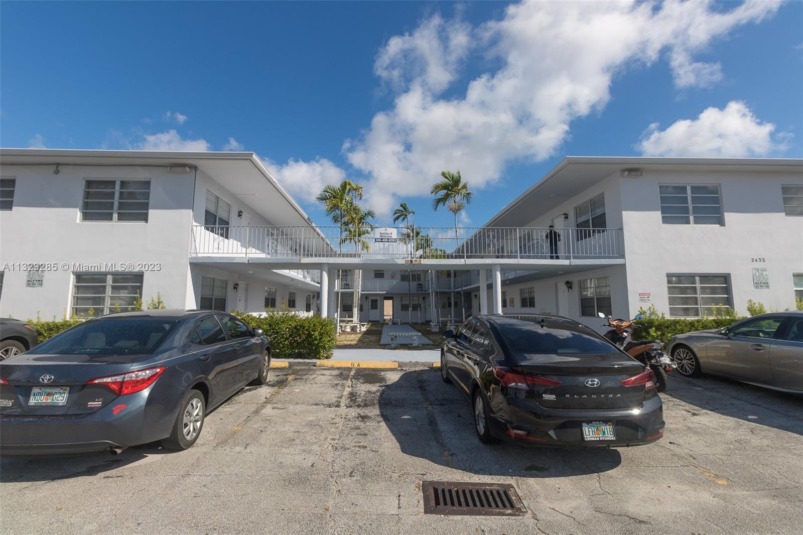 HOLLYWOOD LITTLE RANCHES - Residential Lease