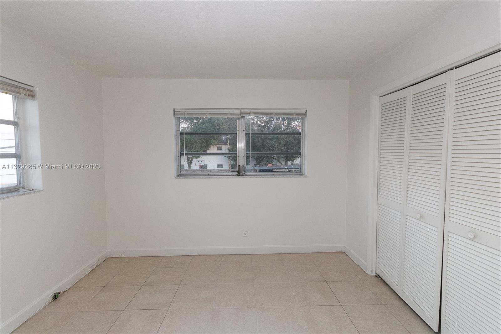HOLLYWOOD LITTLE RANCHES - Residential Lease