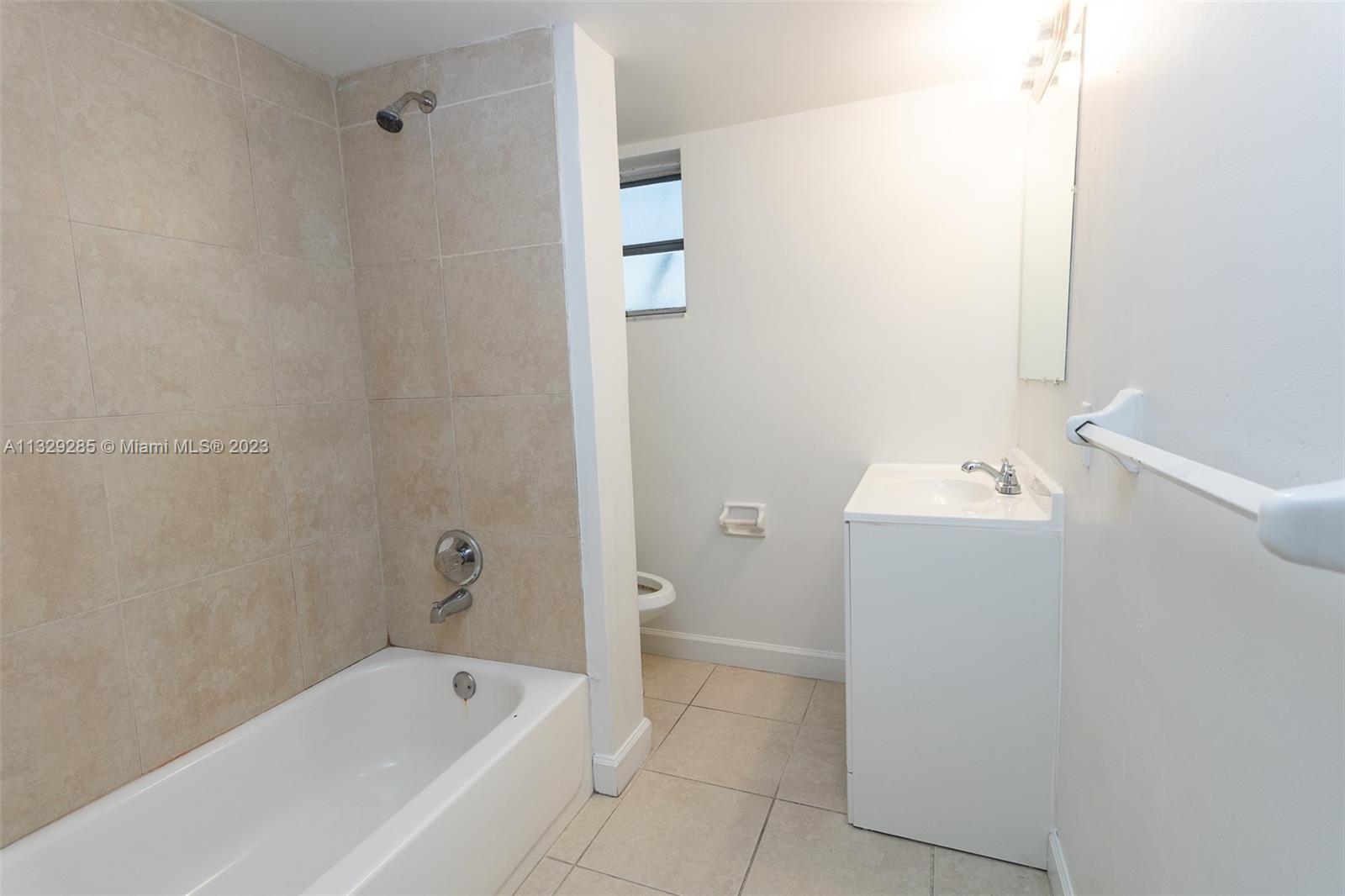 HOLLYWOOD LITTLE RANCHES - Residential Lease