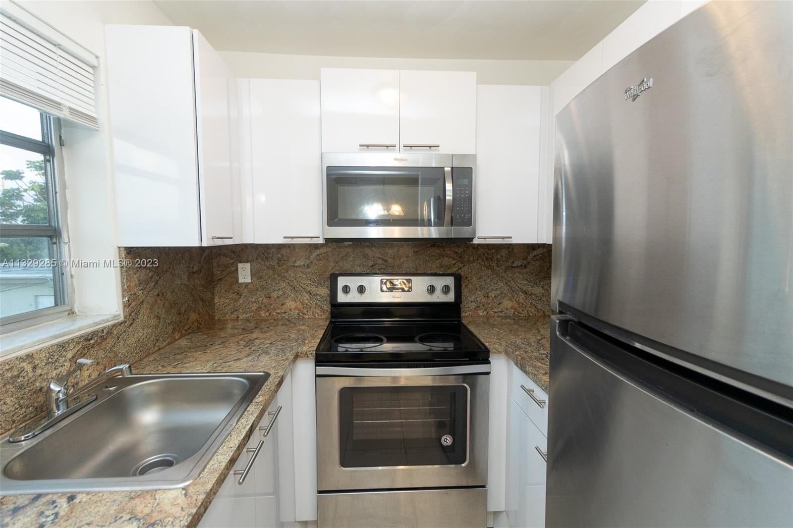 HOLLYWOOD LITTLE RANCHES - Residential Lease