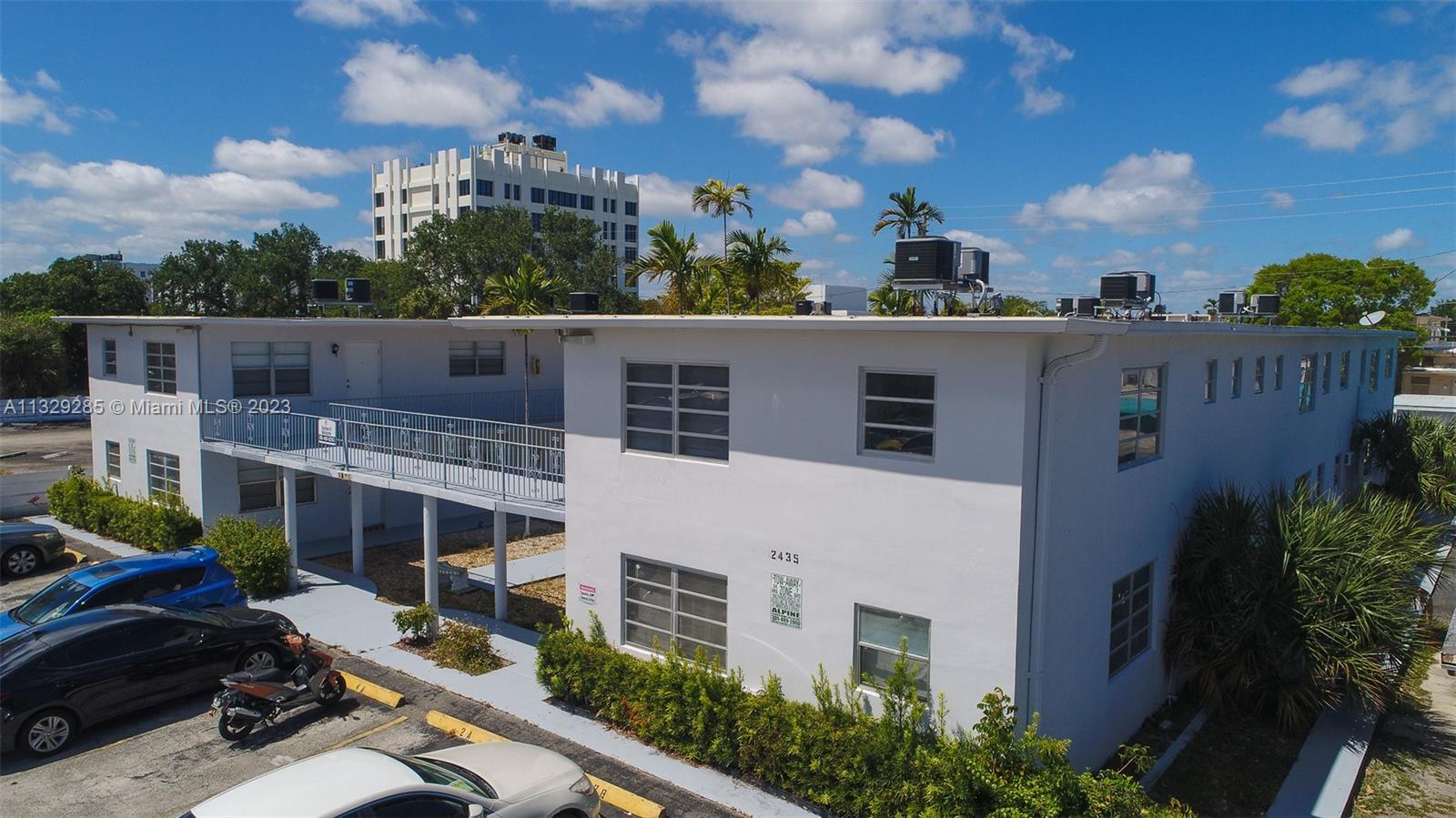 HOLLYWOOD LITTLE RANCHES - Residential Lease