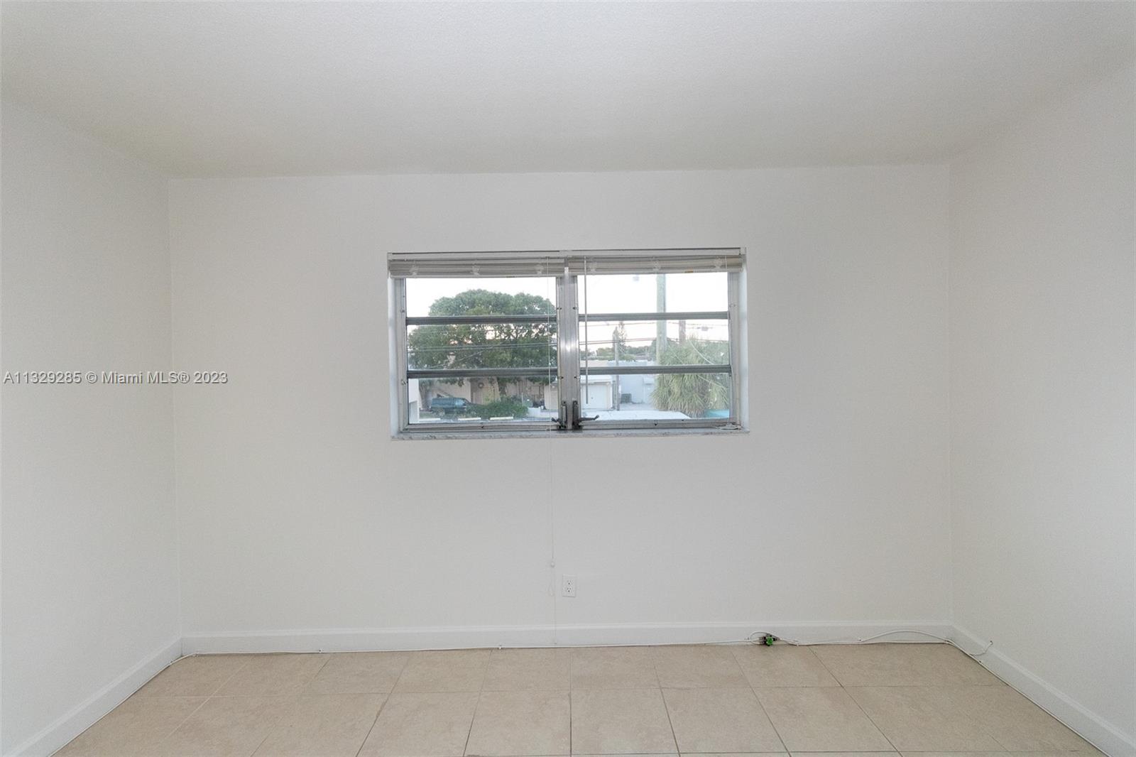 HOLLYWOOD LITTLE RANCHES - Residential Lease