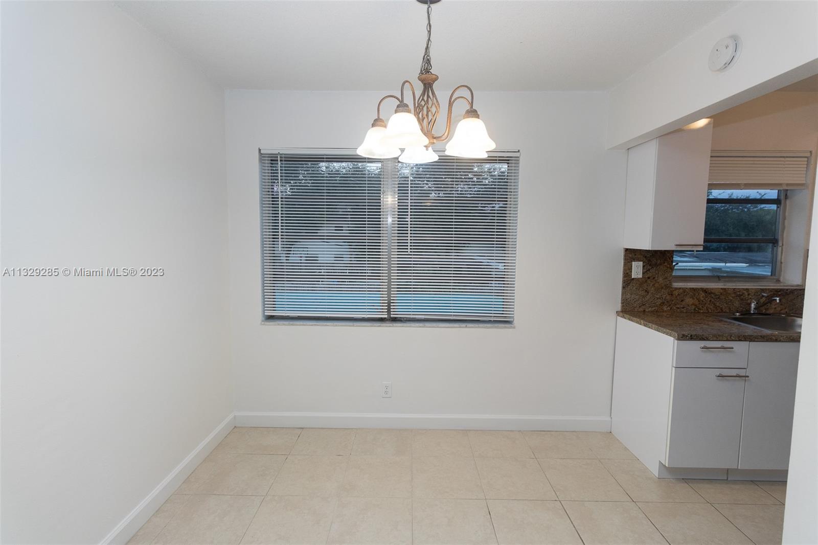 HOLLYWOOD LITTLE RANCHES - Residential Lease