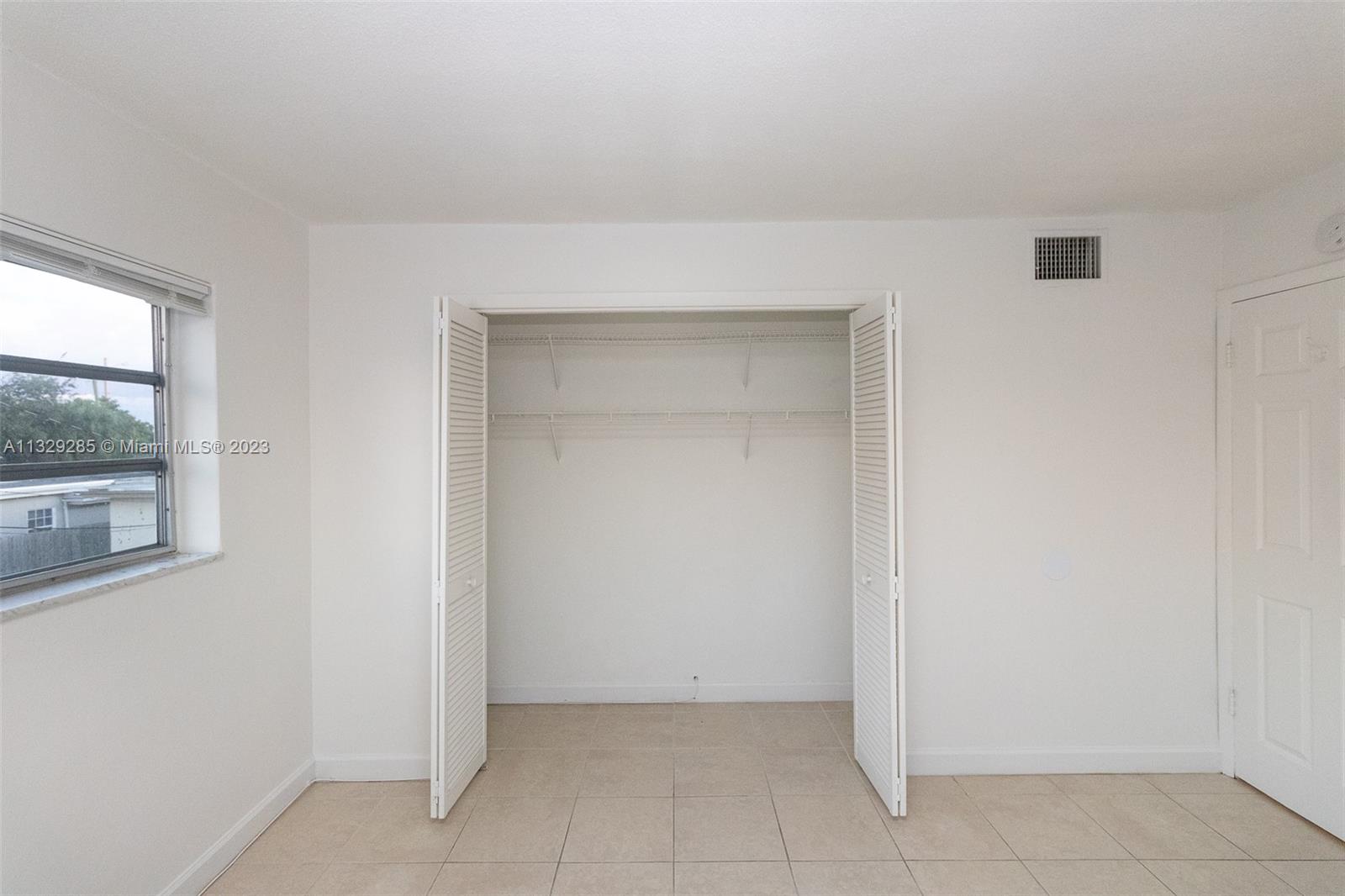 HOLLYWOOD LITTLE RANCHES - Residential Lease