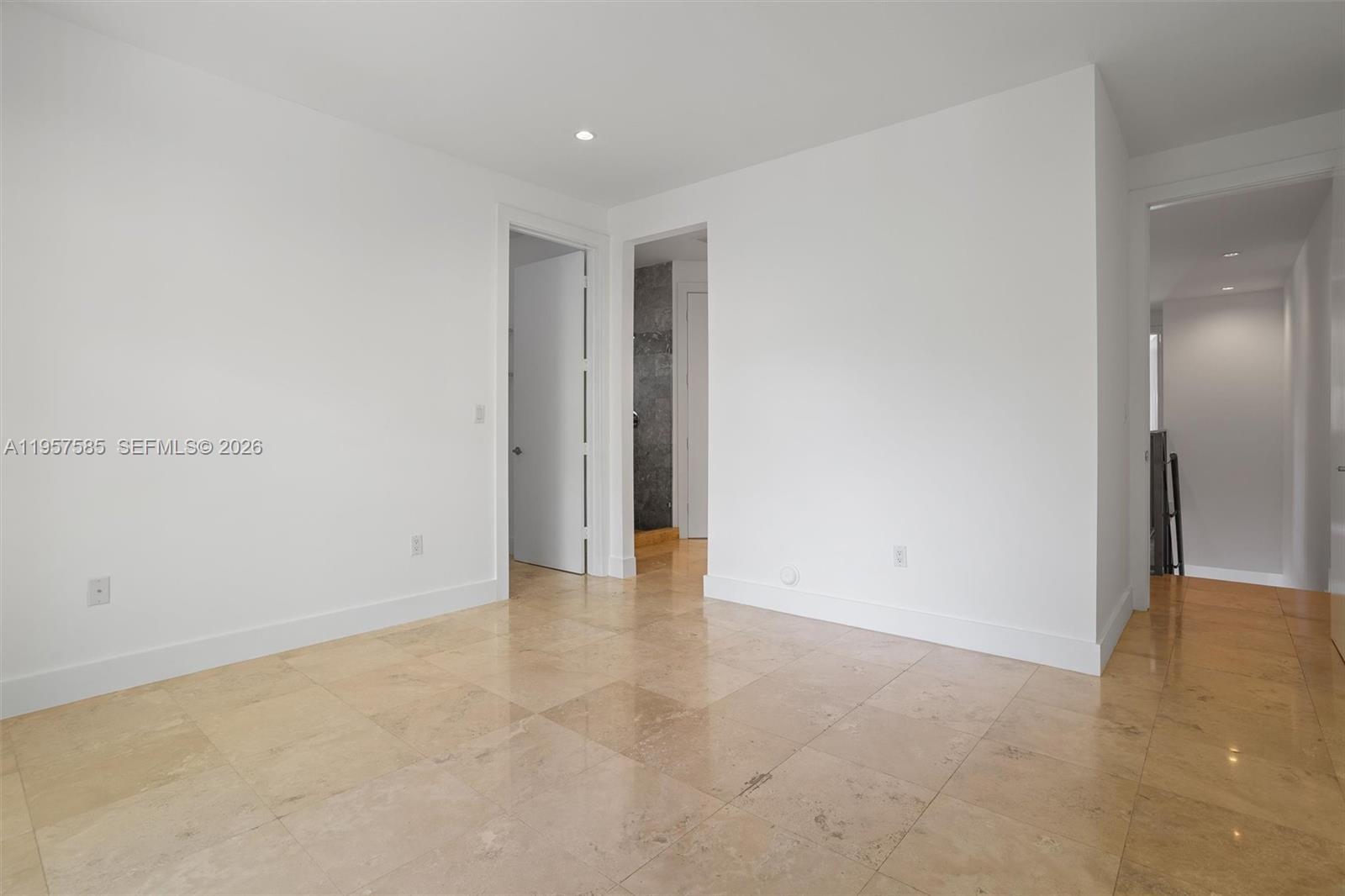 SILVER BLUFF GARDENS - Residential