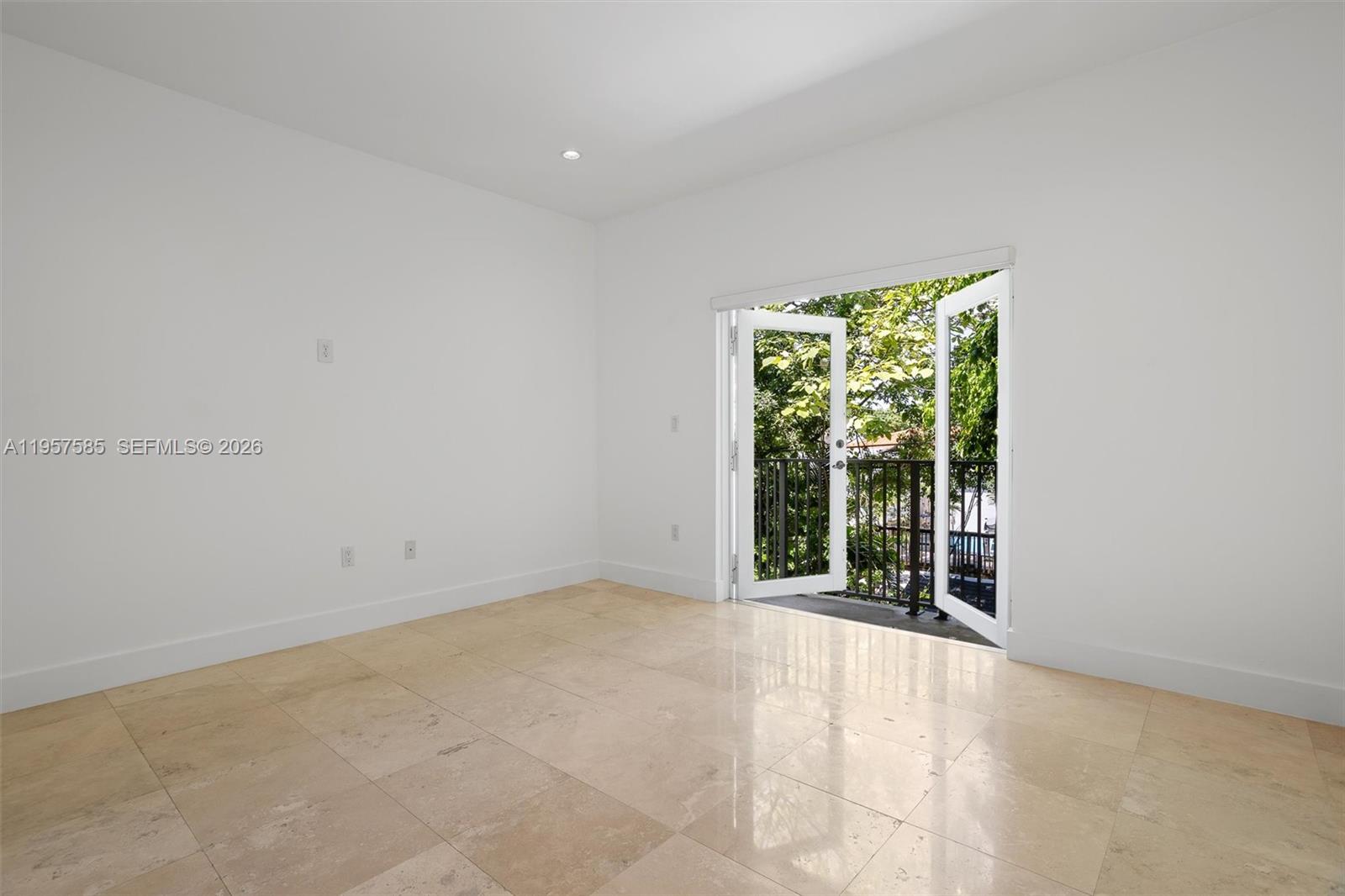 SILVER BLUFF GARDENS - Residential