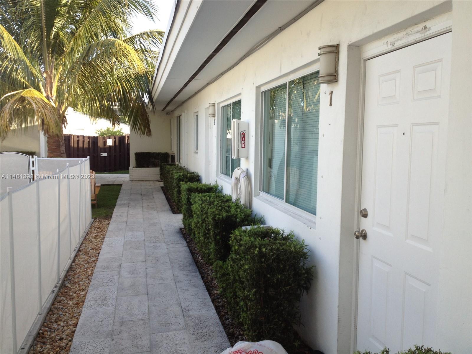 932 MOFFETT CONDO - Residential