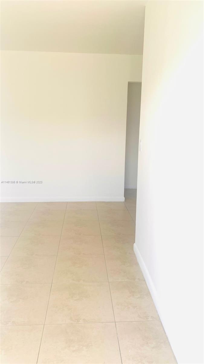 932 MOFFETT CONDO - Residential