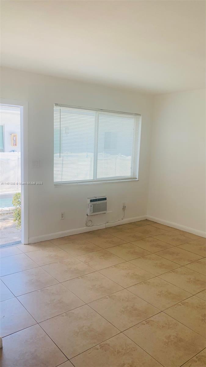 932 MOFFETT CONDO - Residential