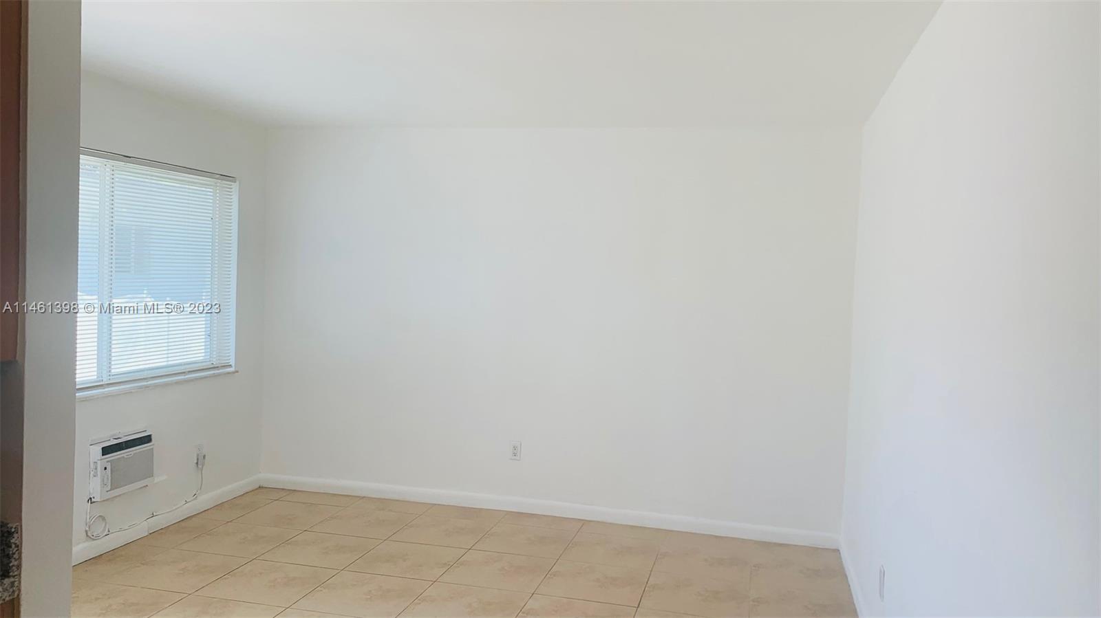 932 MOFFETT CONDO - Residential