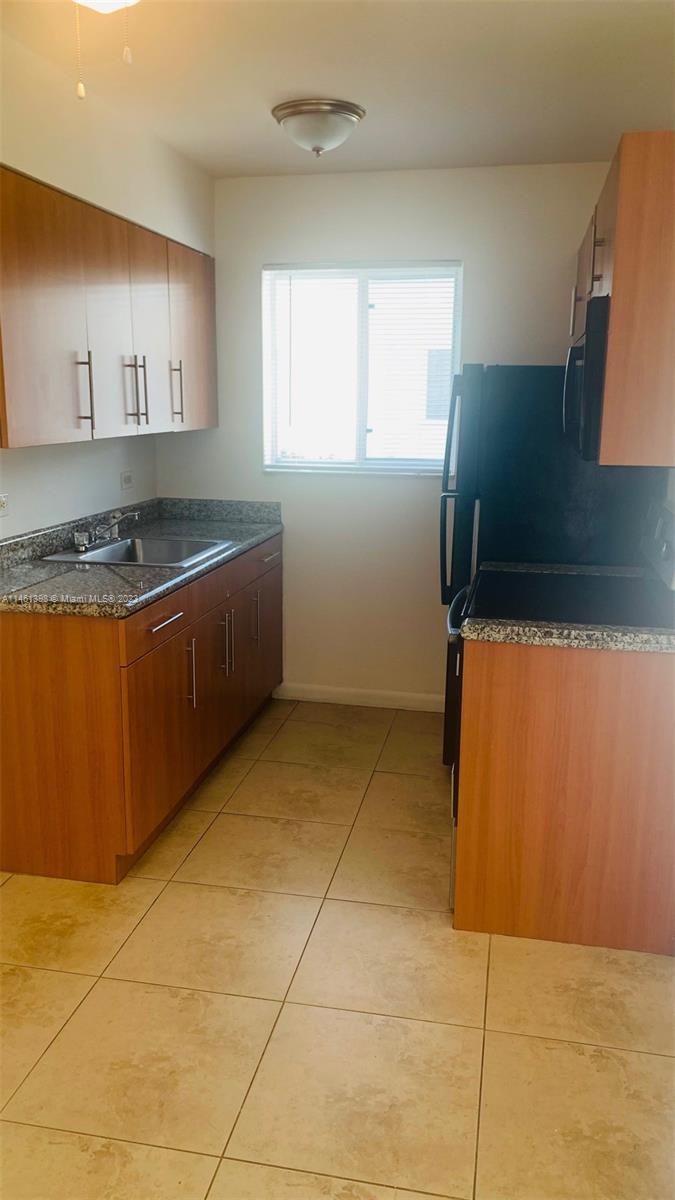 932 MOFFETT CONDO - Residential
