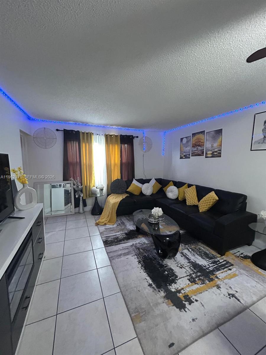 HERITAGE CIRCLE CONDO - Residential