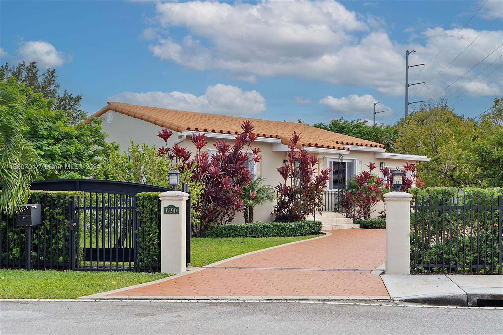 CORAL WAY PARK SEC B - Residential