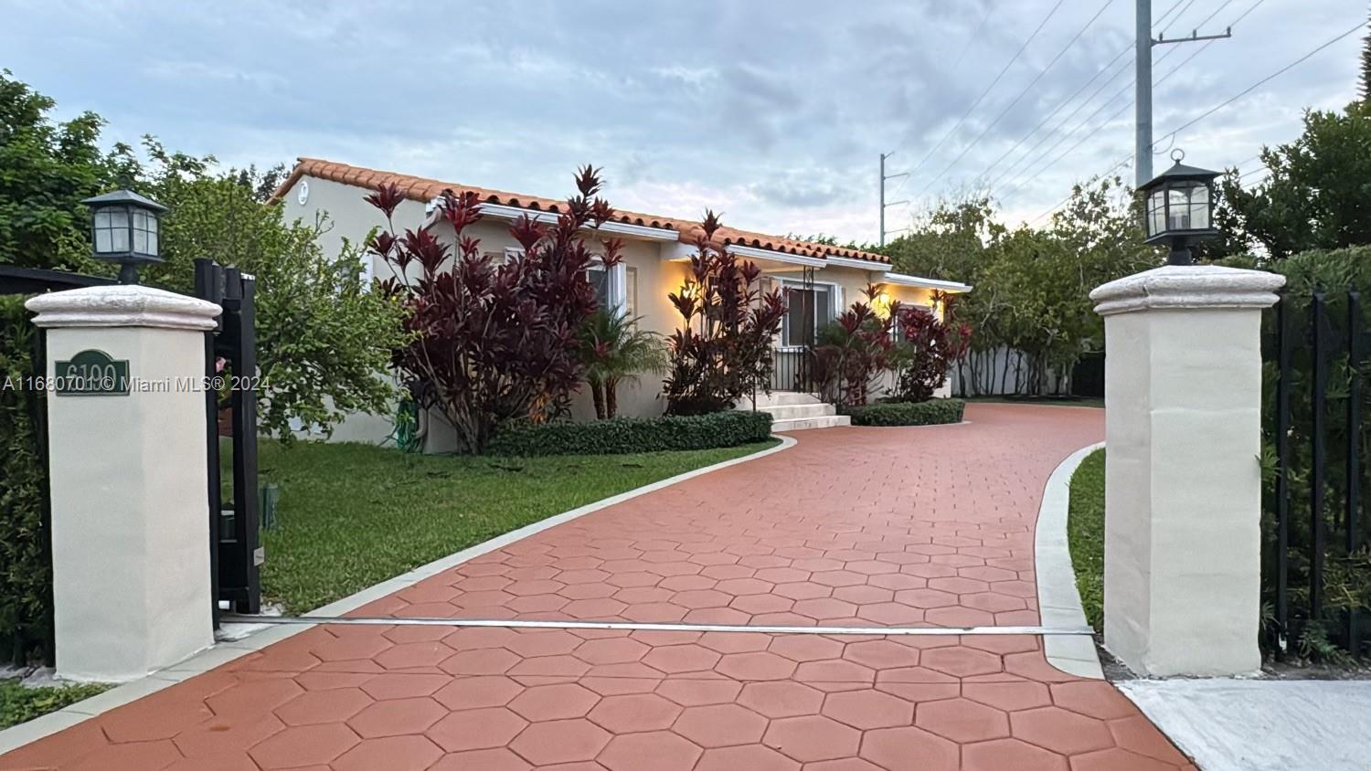 CORAL WAY PARK SEC B - Residential
