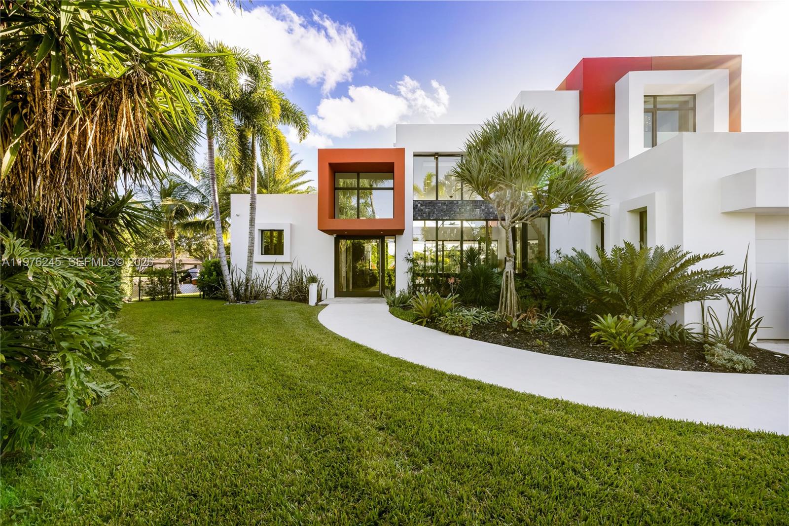 SOUTH CORAL POINT - Residential