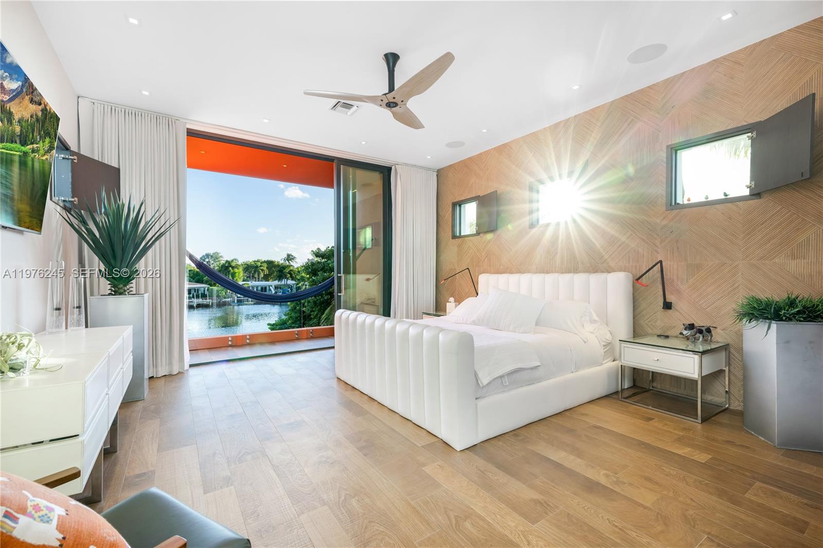 SOUTH CORAL POINT - Residential