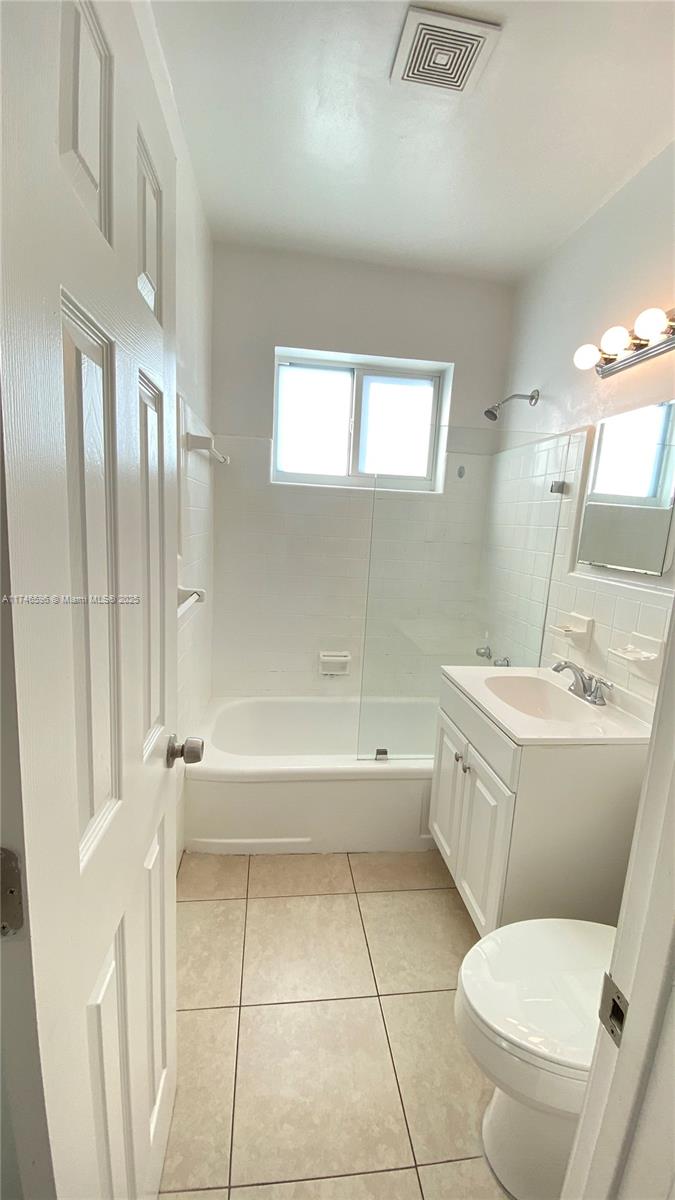 BISCAYNE BCH SUB - Residential Lease