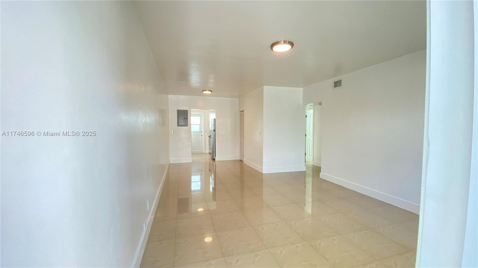 BISCAYNE BCH SUB - Residential Lease