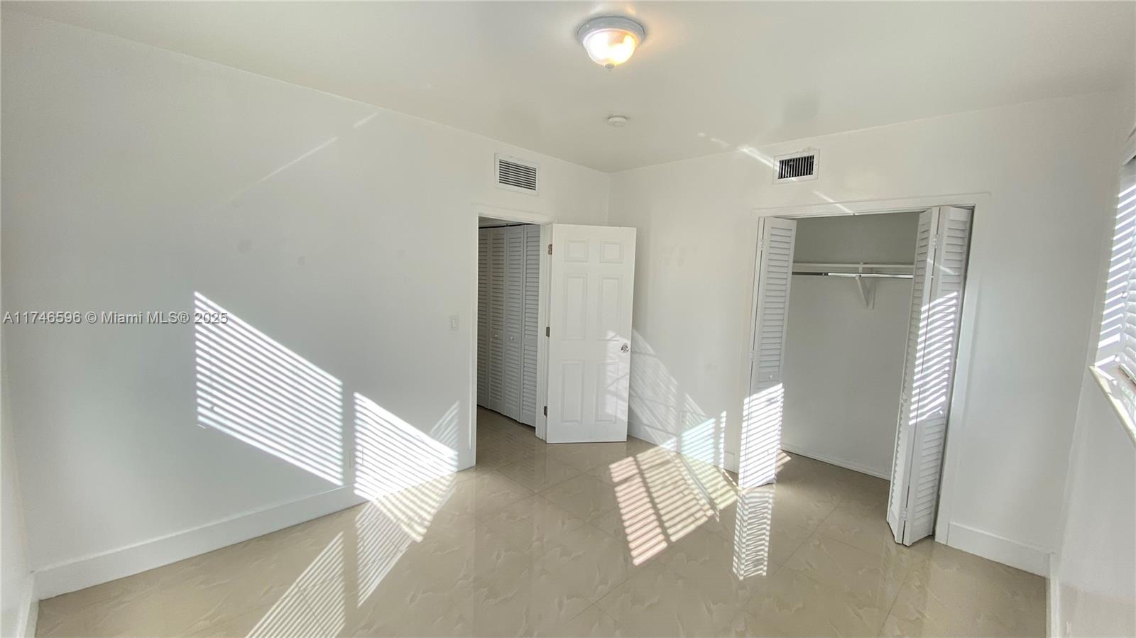 BISCAYNE BCH SUB - Residential Lease