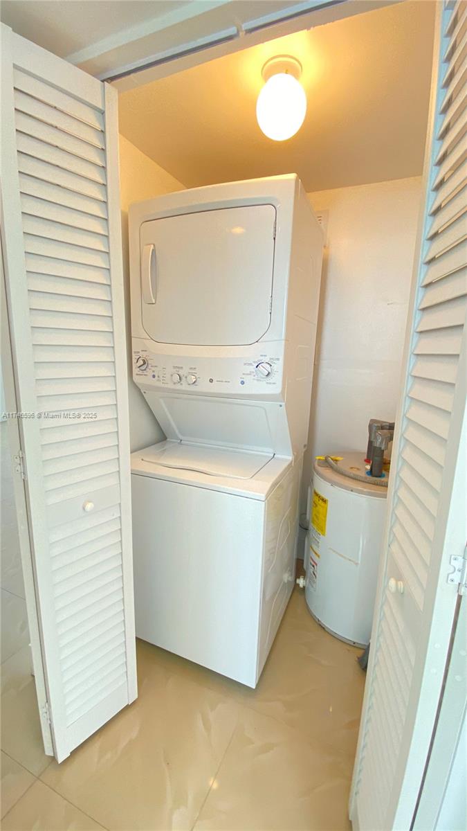 BISCAYNE BCH SUB - Residential Lease