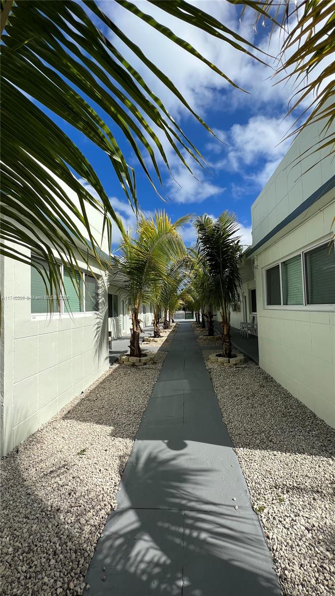 BISCAYNE BCH SUB - Residential Lease