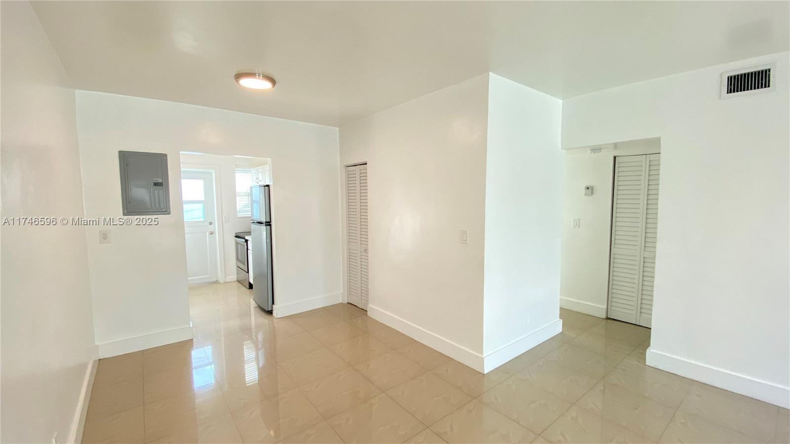 BISCAYNE BCH SUB - Residential Lease