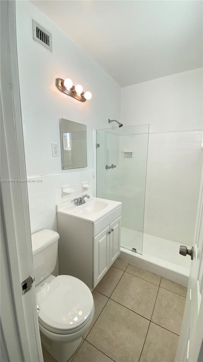 BISCAYNE BCH SUB - Residential Lease