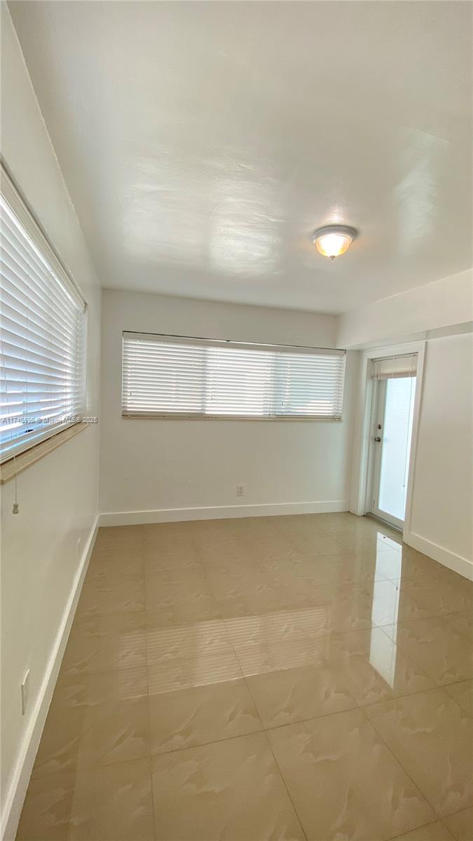 BISCAYNE BCH SUB - Residential Lease