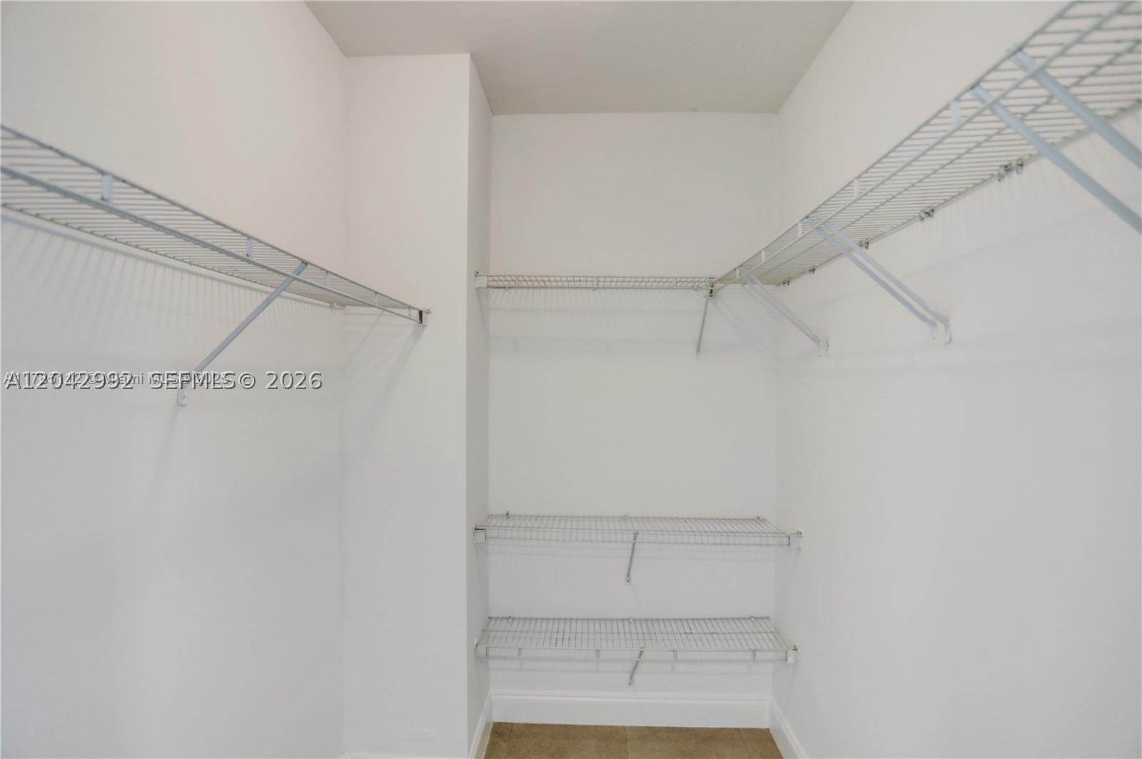 THE OAKS I CONDO - Residential Lease