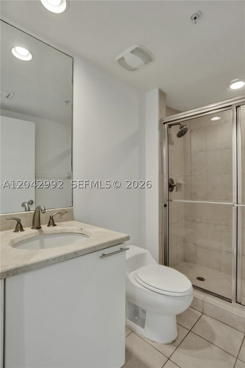 THE OAKS I CONDO - Residential Lease