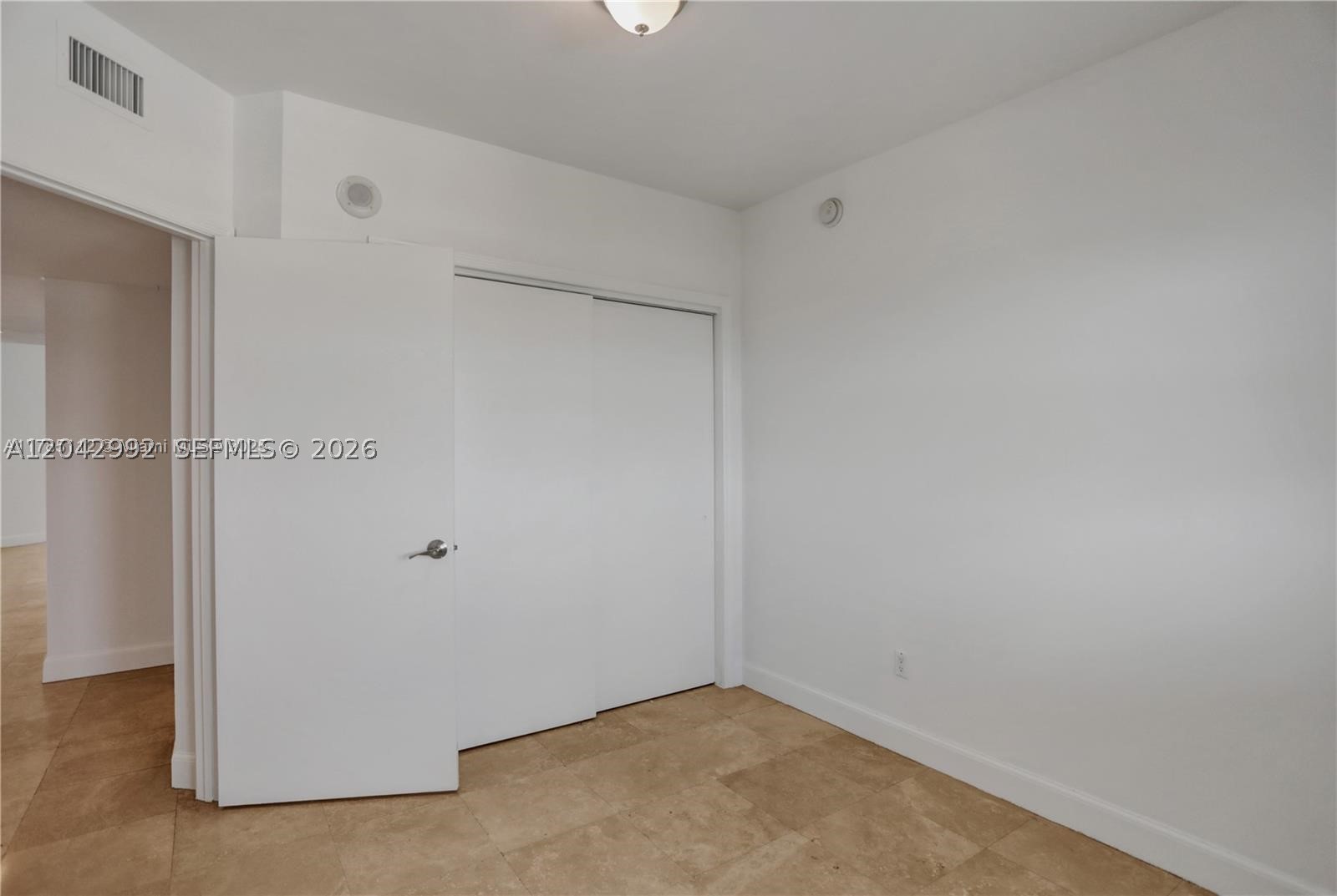 THE OAKS I CONDO - Residential Lease