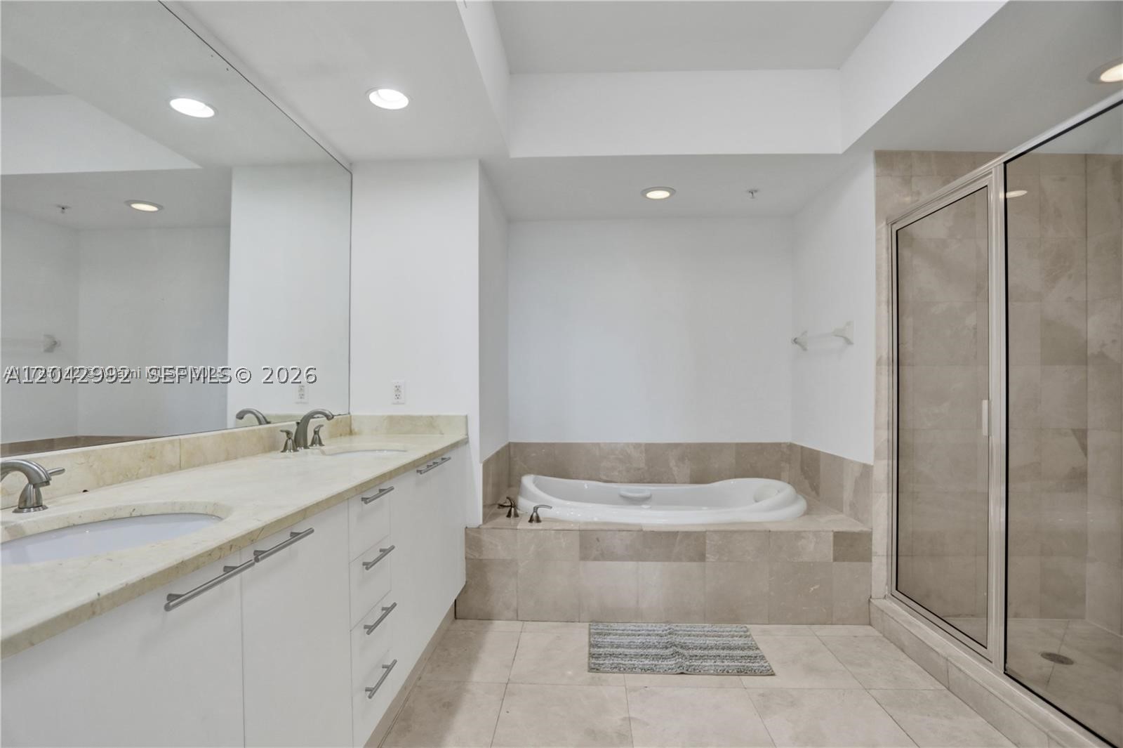 THE OAKS I CONDO - Residential Lease