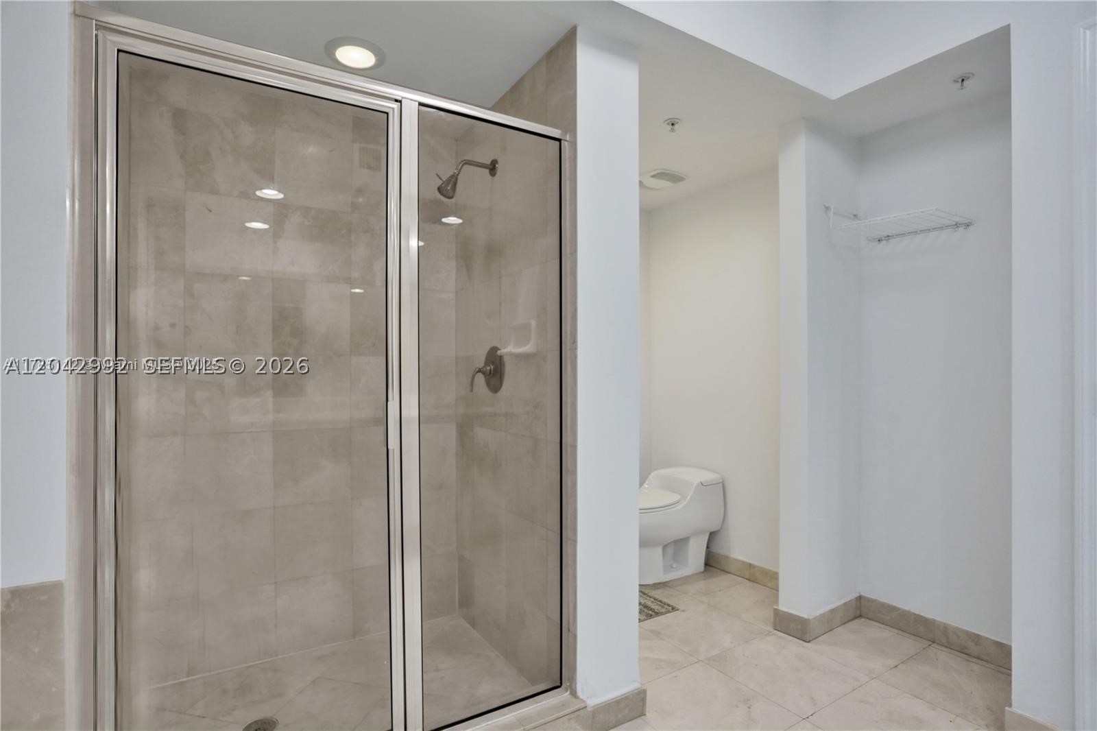 THE OAKS I CONDO - Residential Lease