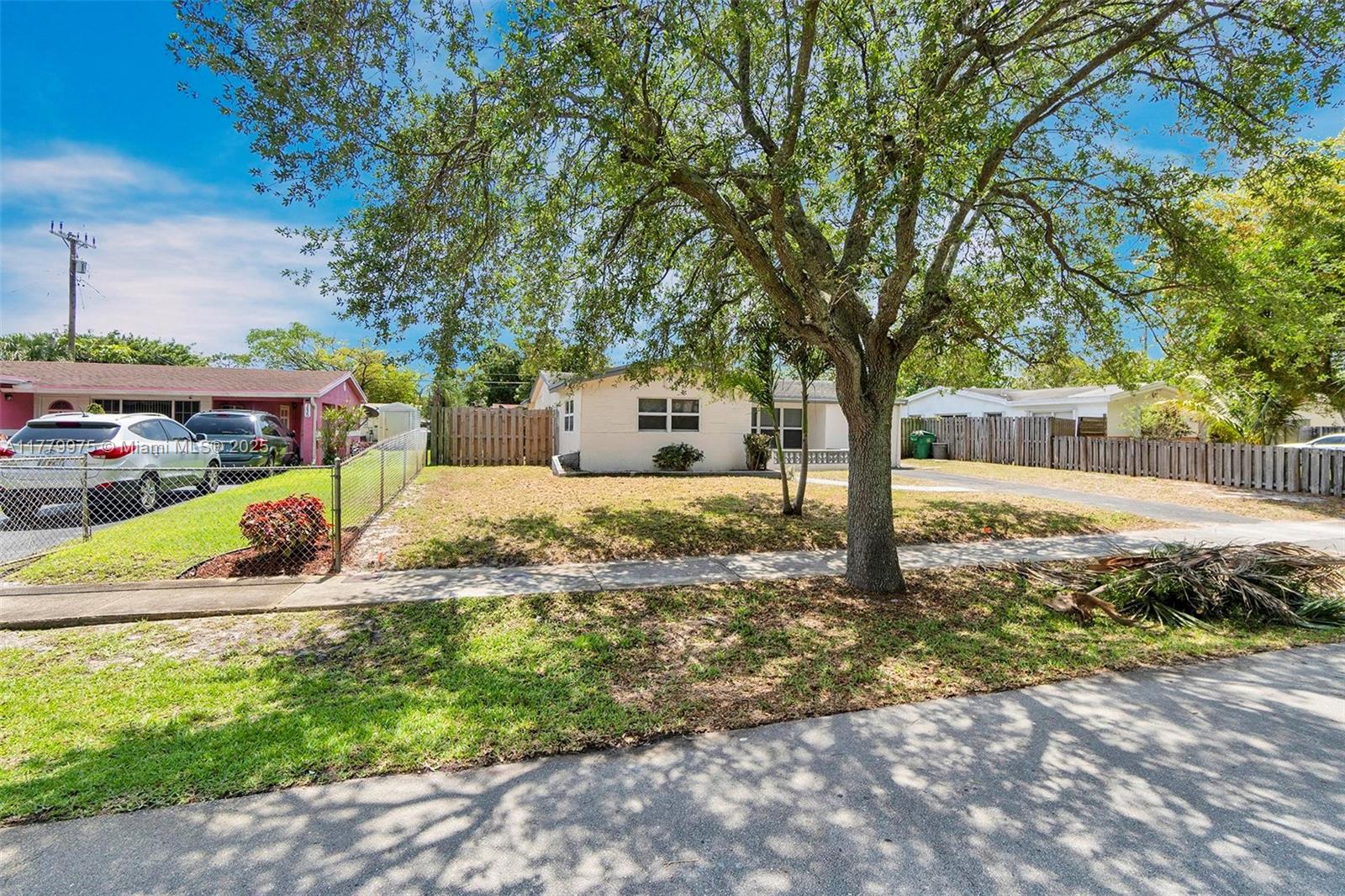 ACADEMY AWARD HOMES SEC 3 - Residential