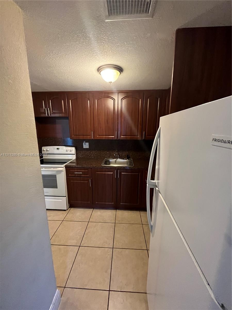 CLEAR LAKE PALMS CONDO - Residential Lease