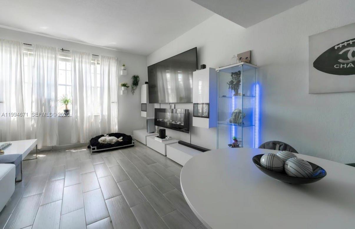 VILLAS DE TUSCANY CONDO - Residential