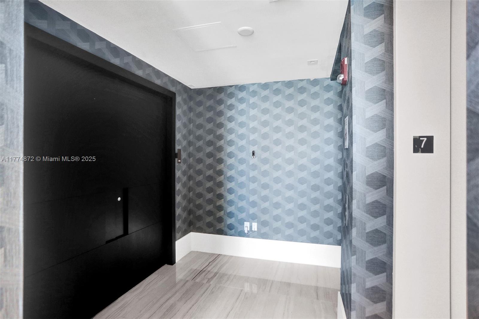 PRIVE CONDO - Residential Lease