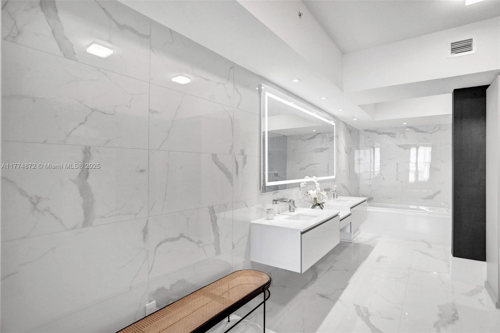 PRIVE CONDO - Residential Lease