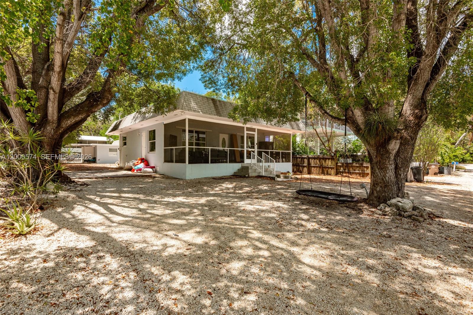 WONDERFUL 2/1+2/1 GUEST HOUSE. FULLY REMODELED NO HOA, NEW KITCHEN, NEW FLOORING, NEW BATHROOMS, NEW PAINT, NICE PORCH FOR RELAXING, ONE BLOCK FROM OCEAN!