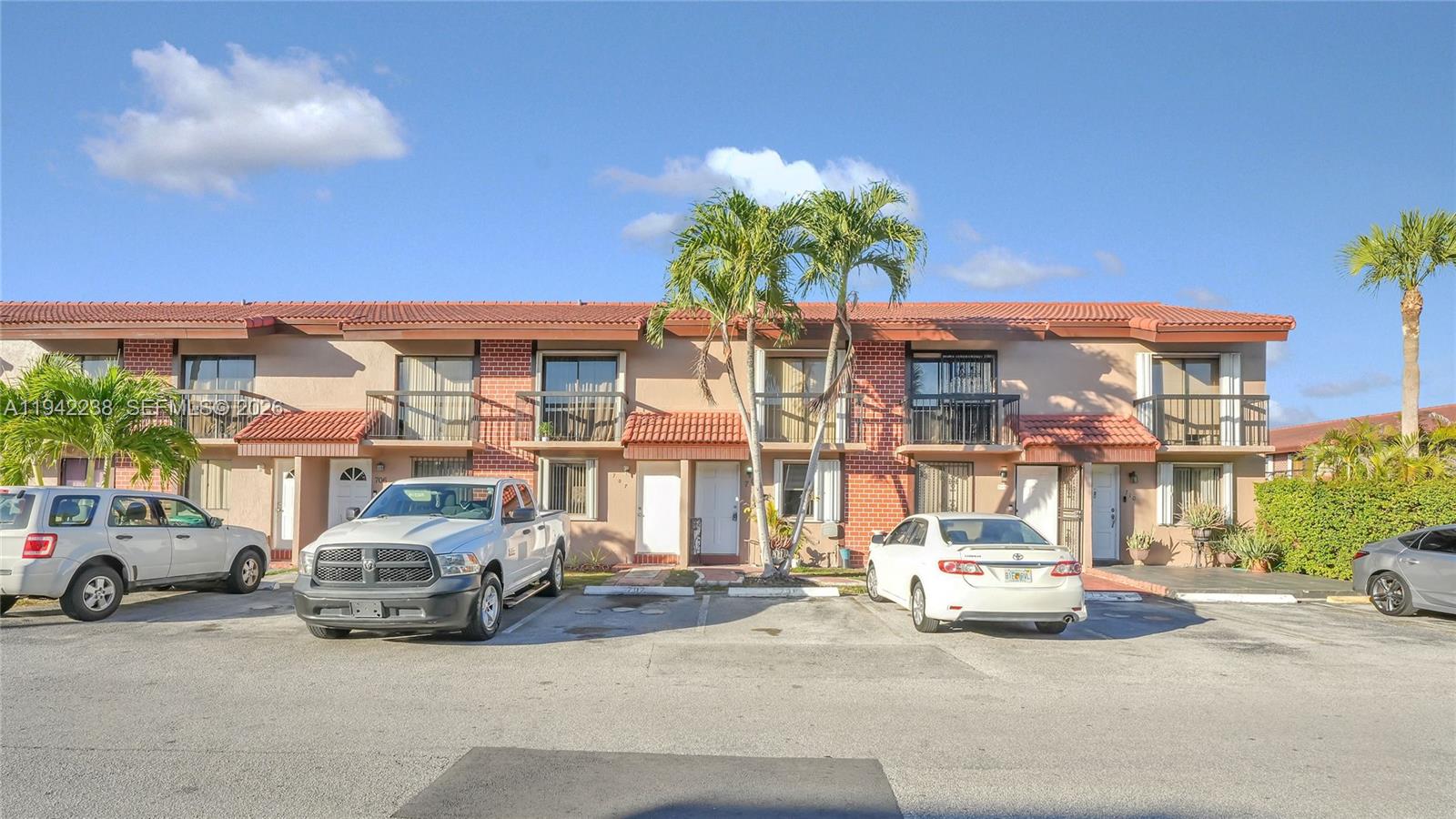 VILLAS UNIVERSITY SQUARE - Residential Lease